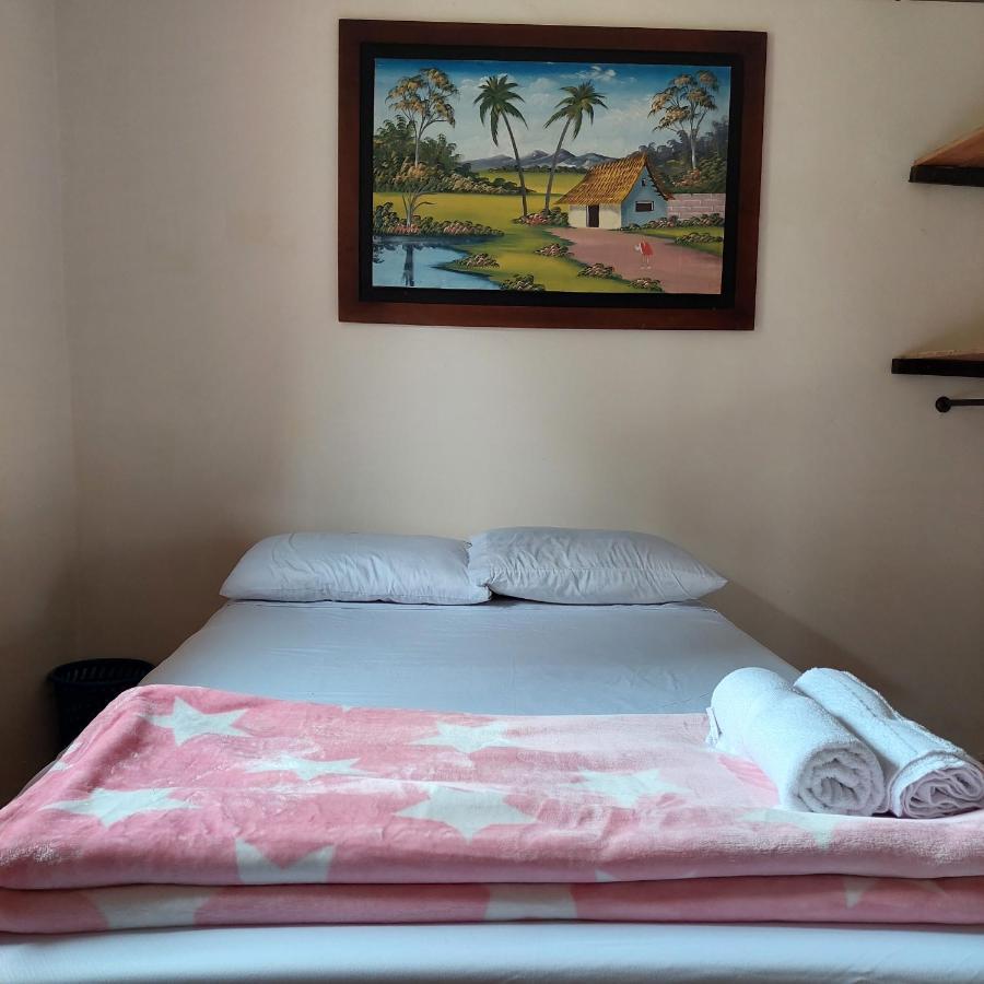 Hostal La Pijarana Саленто Экстерьер фото